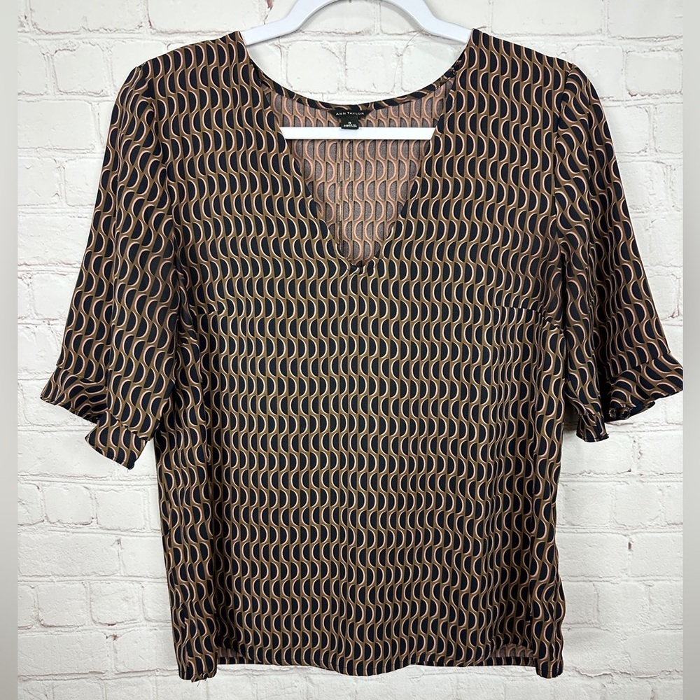 Ann Taylor Women's V-neck Blouse‎ short ruffle sleeve, sz S, EUC